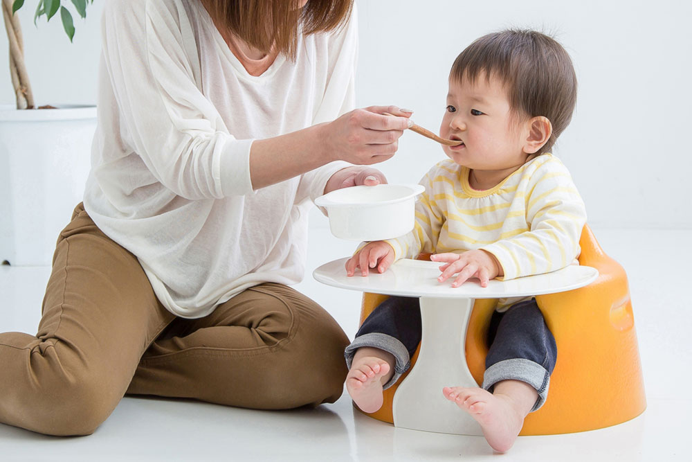 いつから始めた？離乳食の開始時期の目安